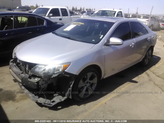 4T1BK1FK1CU016895 - 2012 TOYOTA CAMRY SE/XLE SILVER photo 2