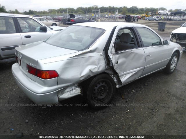 4T1BG22K91U070651 - 2001 TOYOTA CAMRY CE/LE/XLE 银色 照片 4
