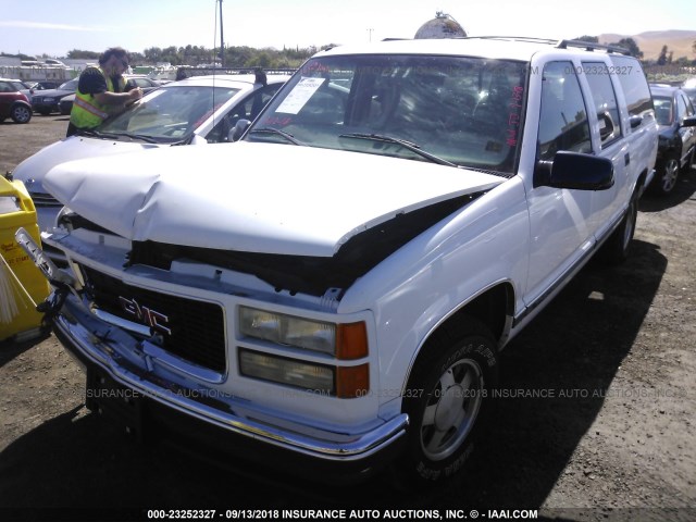 3GKEC16R9XG538442 - 1999 GMC SUBURBAN C1500 WHITE photo 2