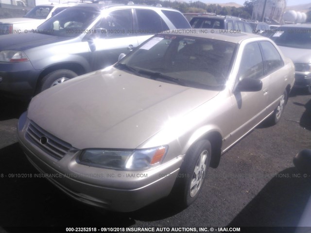 JT2BF28K8W0111650 - 1998 TOYOTA CAMRY LE/XLE GOLD photo 2