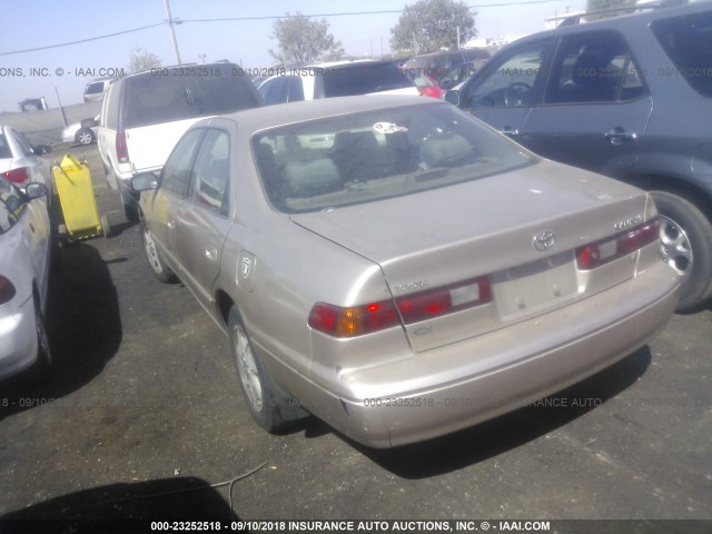 JT2BF28K8W0111650 - 1998 TOYOTA CAMRY LE/XLE GOLD photo 3