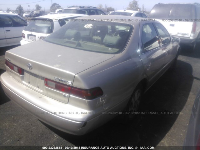 JT2BF28K8W0111650 - 1998 TOYOTA CAMRY LE/XLE GOLD photo 4