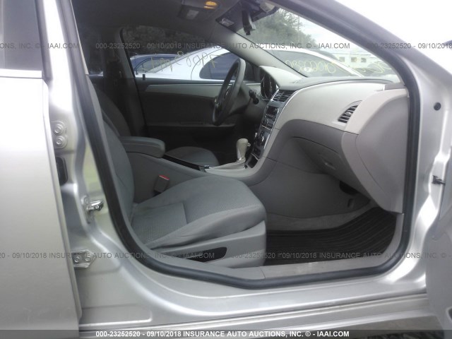 1G1ZB5E08CF357234 - 2012 CHEVROLET MALIBU LS 银色 照片 5
