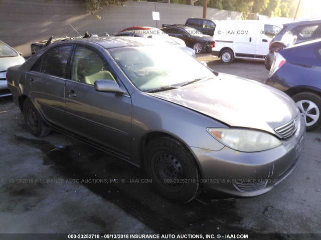 4T1BE30KX5U948253 - 2005 TOYOTA CAMRY LE/XLE/SE GRAY photo 1