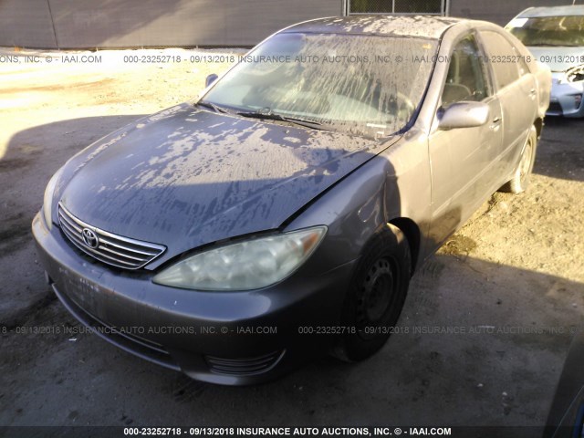 4T1BE30KX5U948253 - 2005 TOYOTA CAMRY LE/XLE/SE 灰色 照片 2