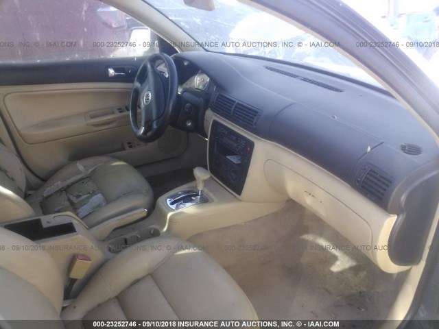 WVWPD63B61P125497 - 2001 VOLKSWAGEN PASSAT GLS GRAY photo 5