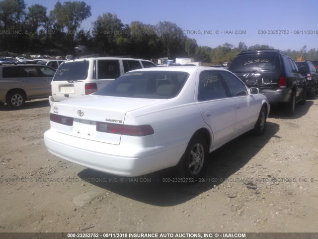 JT2BG28K3W0199939 - 1998 TOYOTA CAMRY LE/XLE Ақ фото 4