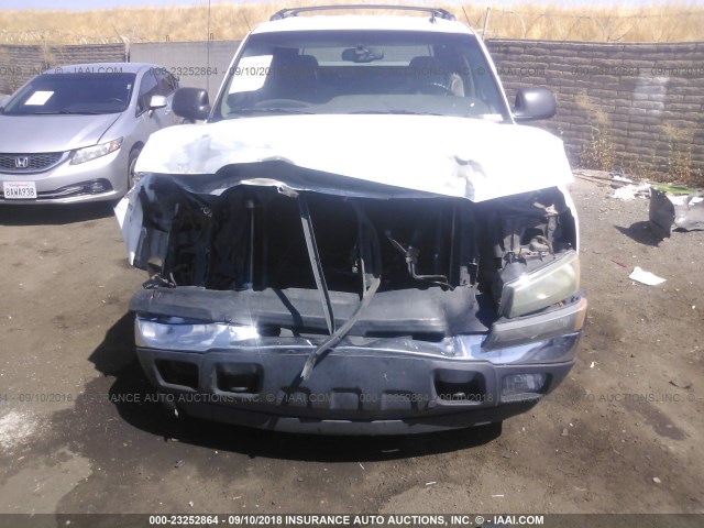 3GNEC12Z96G136136 - 2006 CHEVROLET AVALANCHE C1500 WHITE photo 6