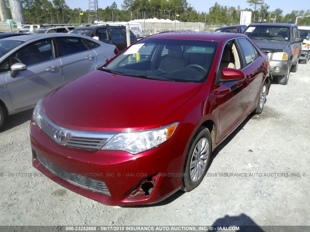 4T1BF1FK7EU763683 - 2014 TOYOTA CAMRY L/SE/LE/XLE RED photo 2