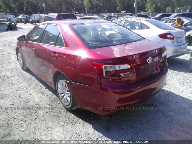 4T1BF1FK7EU763683 - 2014 TOYOTA CAMRY L/SE/LE/XLE RED photo 3