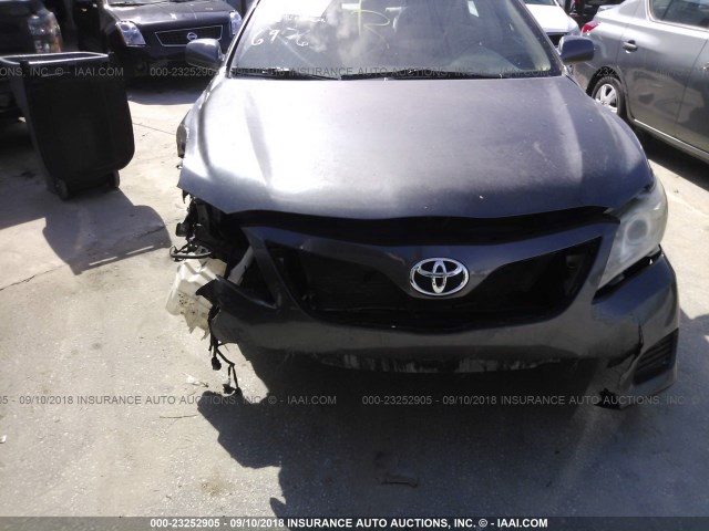 4T1BF3EK1AU086976 - 2010 TOYOTA CAMRY SE/LE/XLE ნაცრისფერი ფოტო 6
