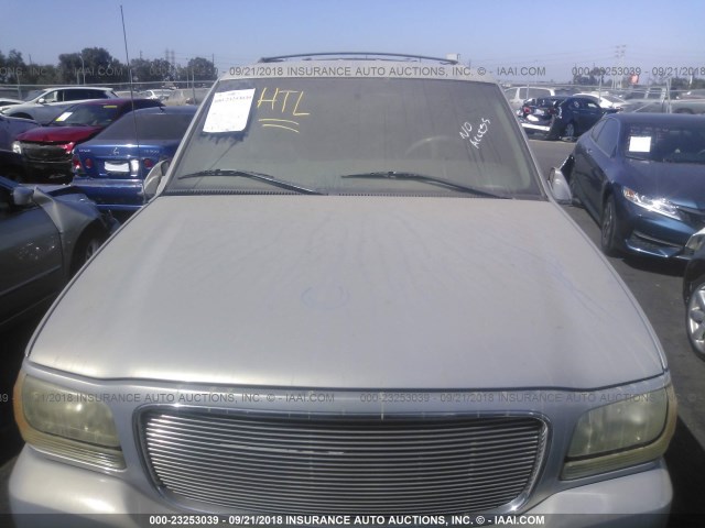 1GKEK13R4XR910390 - 1999 GMC DENALI SILVER photo 6