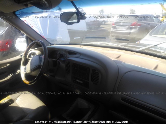 5LMRU27LXWLJ56456 - 1998 LINCOLN NAVIGATOR შავი ფოტო 5