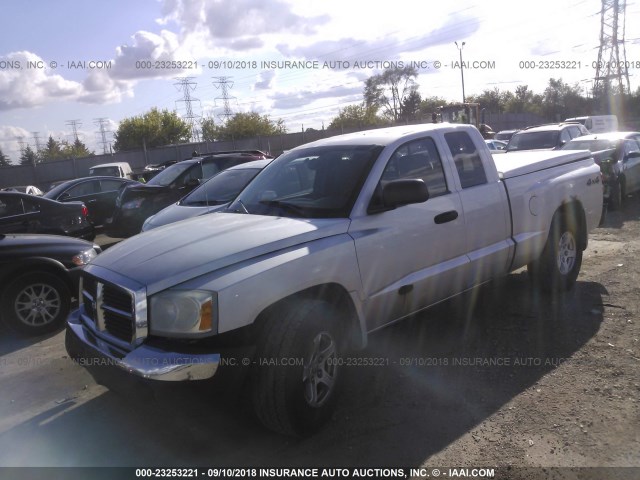 1D7HW42K95S305277 - 2005 DODGE DAKOTA SLT SILVER photo 2