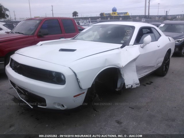 2C3CDZAGXJH111061 - 2018 DODGE CHALLENGER SXT WHITE photo 2