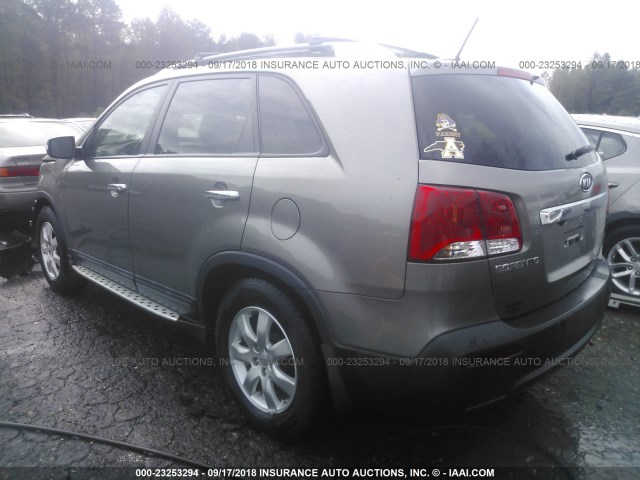 5XYKT4A26CG299497 - 2012 KIA SORENTO LX GRAY photo 3