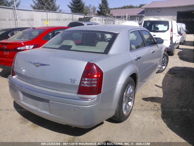 2C3AA63H05H654283 - 2005 CHRYSLER 300C SILVER photo 4