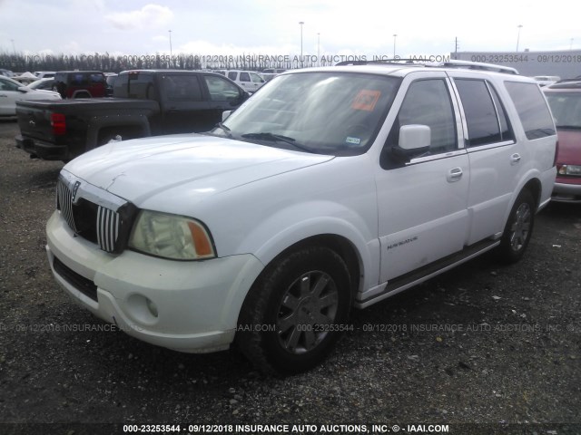 5LMFU27R44LJ06401 - 2004 LINCOLN NAVIGATOR Ақ фото 2