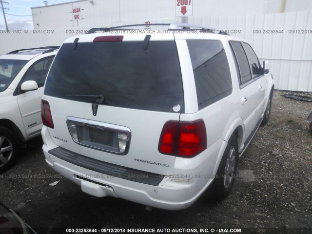 5LMFU27R44LJ06401 - 2004 LINCOLN NAVIGATOR Ақ фото 4