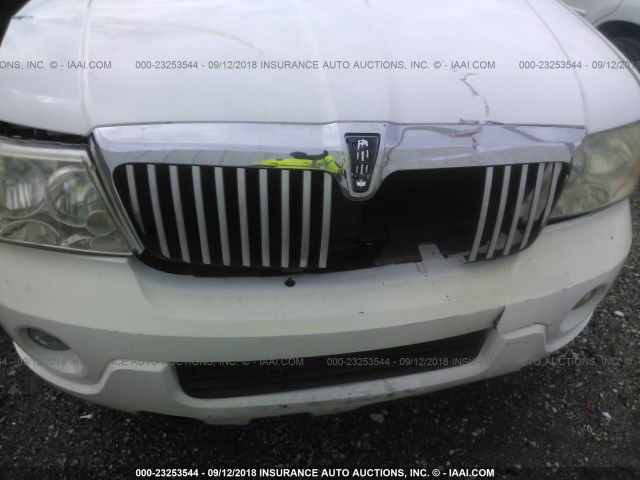 5LMFU27R44LJ06401 - 2004 LINCOLN NAVIGATOR Ақ фото 6