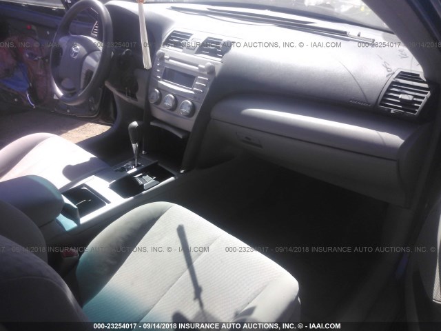 4T4BF3EK5AR073038 - 2010 TOYOTA CAMRY SE/LE/XLE GRAY photo 5