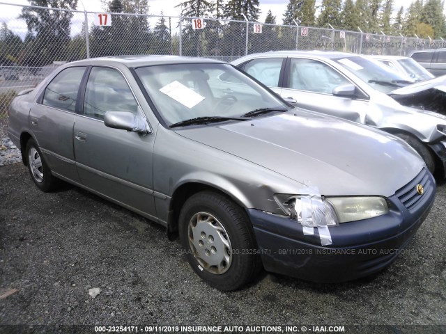 JT2BG22KXV0054470 - 1997 TOYOTA CAMRY LE/XLE 金色 照片 1
