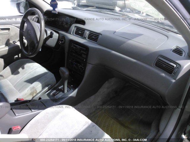 JT2BG22KXV0054470 - 1997 TOYOTA CAMRY LE/XLE 金色 照片 5