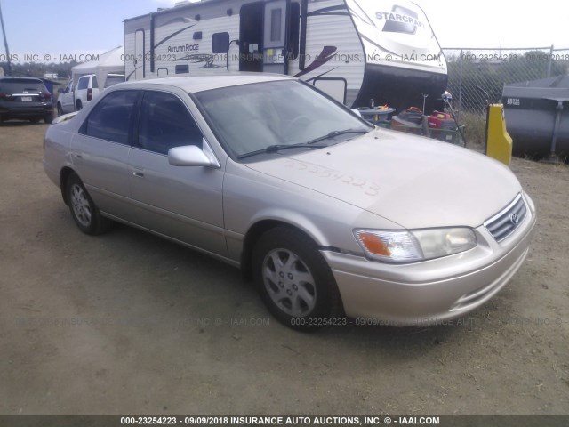 JT2BF28KXY0289272 - 2000 TOYOTA CAMRY LE/XLE Beige Foto 1