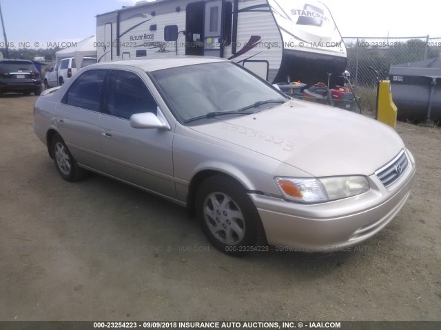 JT2BF28KXY0289272 - 2000 TOYOTA CAMRY LE/XLE BEIGE photo 1