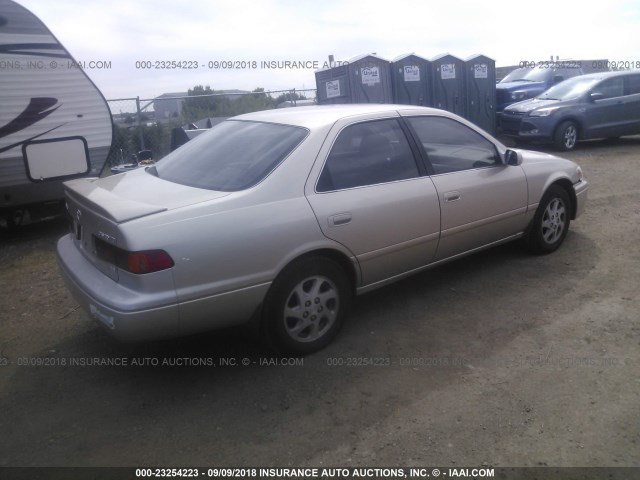 JT2BF28KXY0289272 - 2000 TOYOTA CAMRY LE/XLE Beige Foto 4