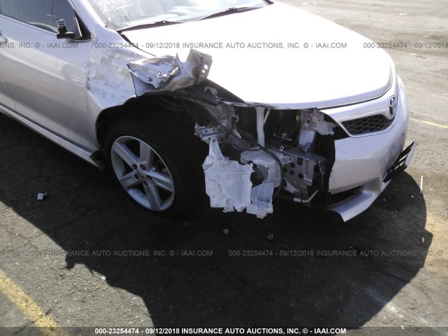 4T1BF1FK9DU272675 - 2013 TOYOTA CAMRY L/SE/LE/XLE Gümüş foto 6
