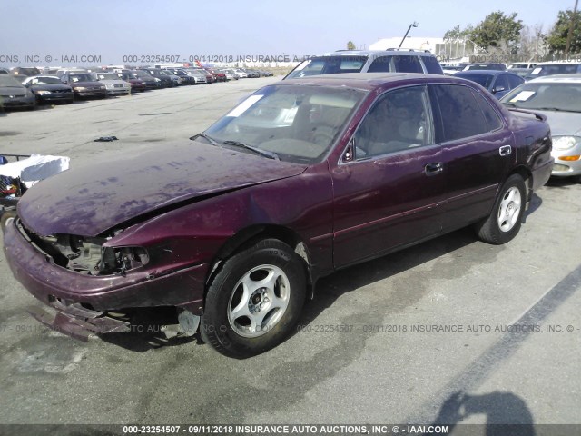4T1BG12K2TU676015 - 1996 TOYOTA CAMRY DX/LE/XLE RED photo 2