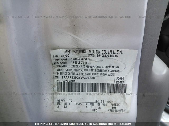 1FAFP33P2YW304638 - 2000 FORD FOCUS LX SILVER photo 9