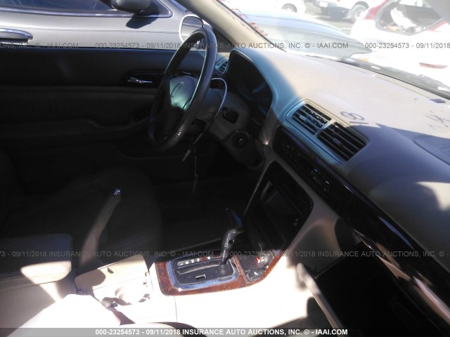 19UYA2253WL003021 - 1998 ACURA 3.0CL WHITE photo 5