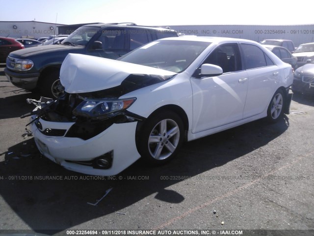 4T1BF1FK0EU863916 - 2014 TOYOTA CAMRY L/SE/LE/XLE Ağ foto 2