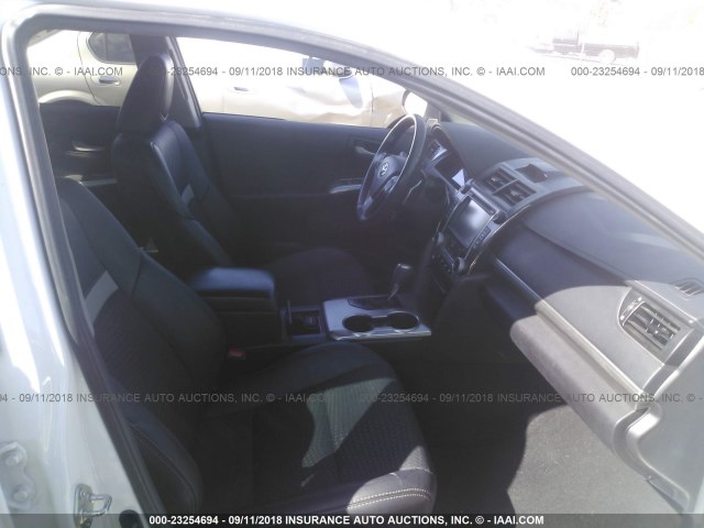 4T1BF1FK0EU863916 - 2014 TOYOTA CAMRY L/SE/LE/XLE Ağ foto 5