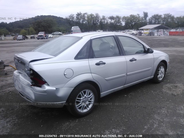 1FAFP34N67W311393 - 2007 FORD FOCUS ZX4/S/SE/SES SILVER photo 4