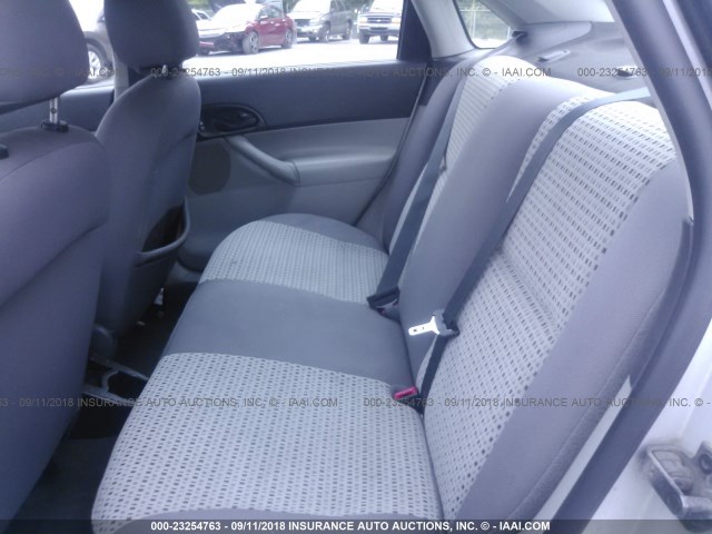 1FAFP34N67W311393 - 2007 FORD FOCUS ZX4/S/SE/SES 银色 照片 8