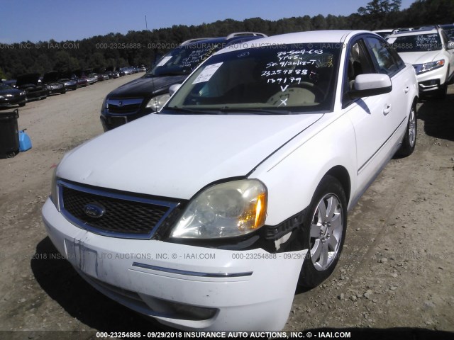 1FAHP24156G134179 - 2006 FORD FIVE HUNDRED SEL WHITE photo 2