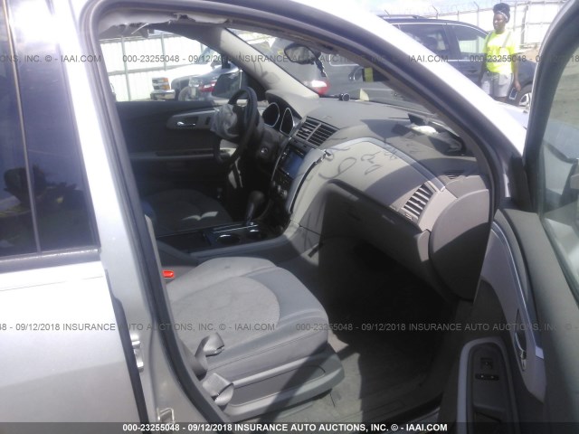 1GNER13D69S101441 - 2009 CHEVROLET TRAVERSE LS SILVER photo 5