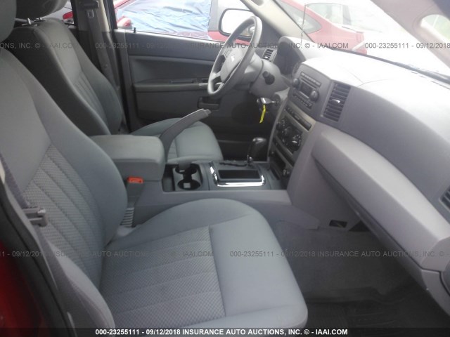 1J4GR48K05C625693 - 2005 JEEP GRAND CHEROKEE LAREDO/COLUMBIA/FREEDOM 红色 照片 5