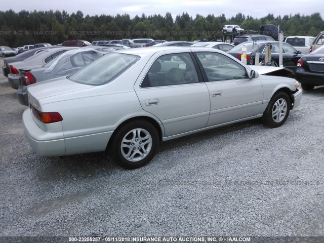 4T1BG22K6YU009770 - 2000 TOYOTA CAMRY CE/LE/XLE 银色 照片 4