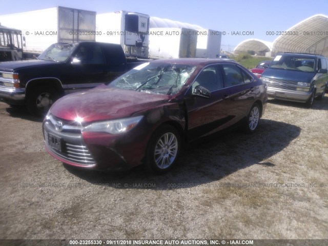 4T1BF1FK3FU905366 - 2015 TOYOTA CAMRY LE/XLE/SE/XSE 红色 照片 2