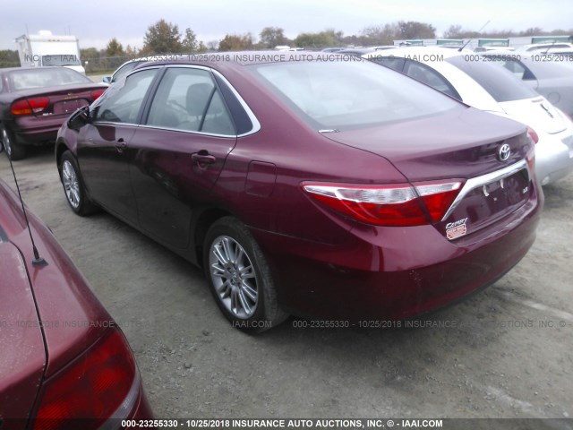4T1BF1FK3FU905366 - 2015 TOYOTA CAMRY LE/XLE/SE/XSE 红色 照片 3