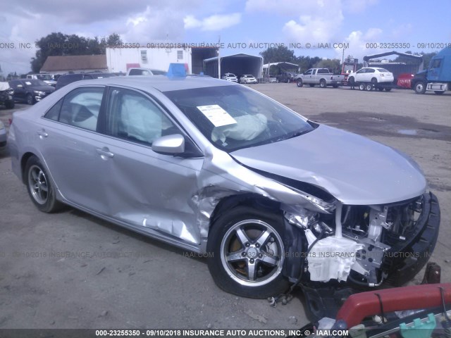 4T4BF1FK9CR185976 - 2012 TOYOTA CAMRY SE/LE/XLE SILVER photo 1