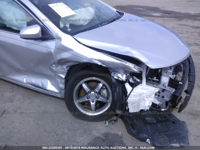 4T4BF1FK9CR185976 - 2012 TOYOTA CAMRY SE/LE/XLE SILVER photo 6