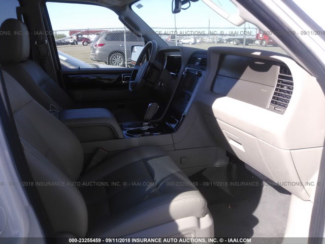 5LMJJ2H56EEL08662 - 2014 LINCOLN NAVIGATOR WHITE photo 5