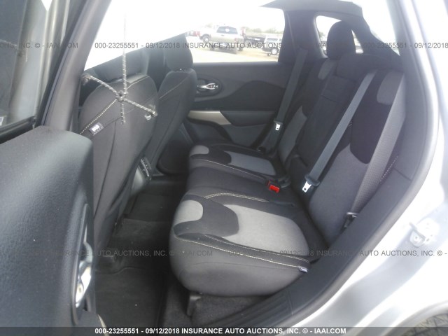 1C4PJLCX1JD518070 - 2018 JEEP CHEROKEE LATITUDE Gümüş fotoğraf 8