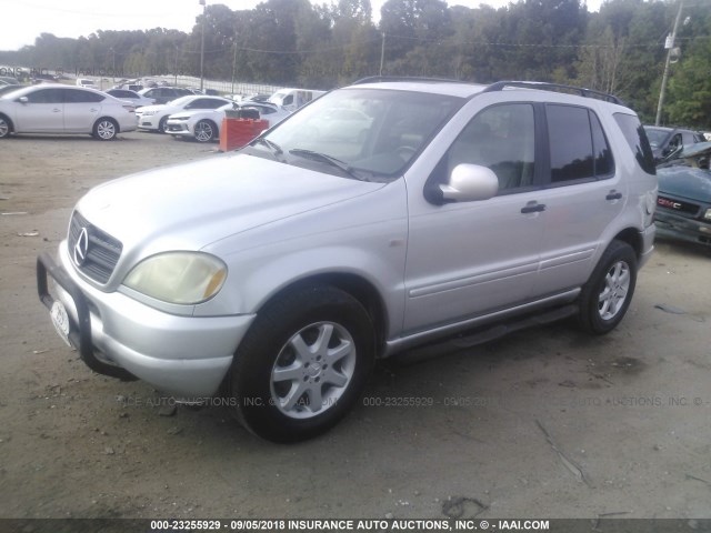 4JGAB72E6XA090903 - 1999 MERCEDES-BENZ ML 430 SILVER photo 2