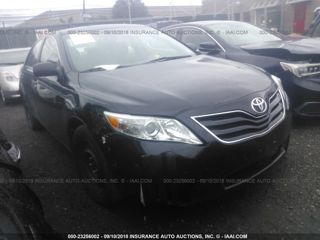 4T1BF3EK3AU555582 - 2010 TOYOTA CAMRY SE/LE/XLE შავი ფოტო 1